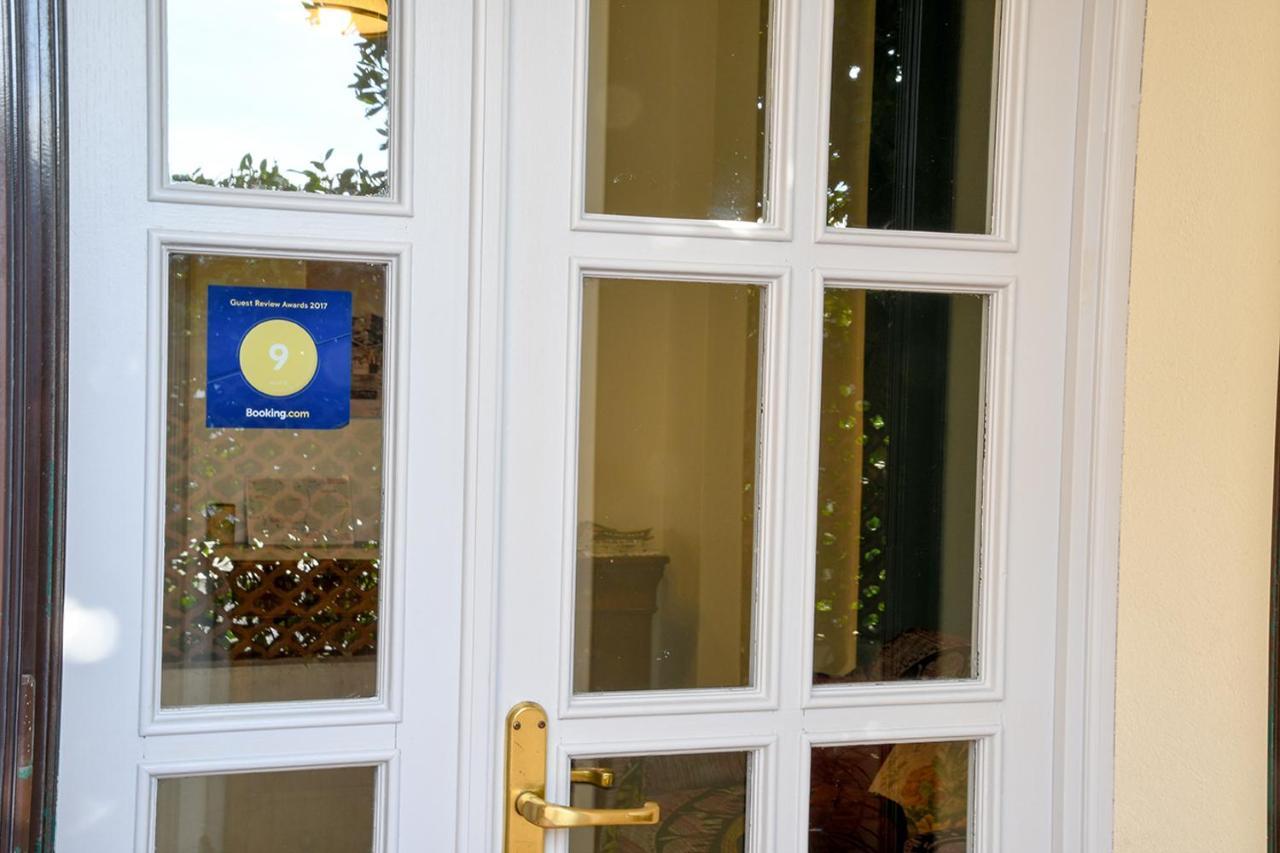 Casa Zafferano Guest House อัลเบงกา ภายนอก รูปภาพ