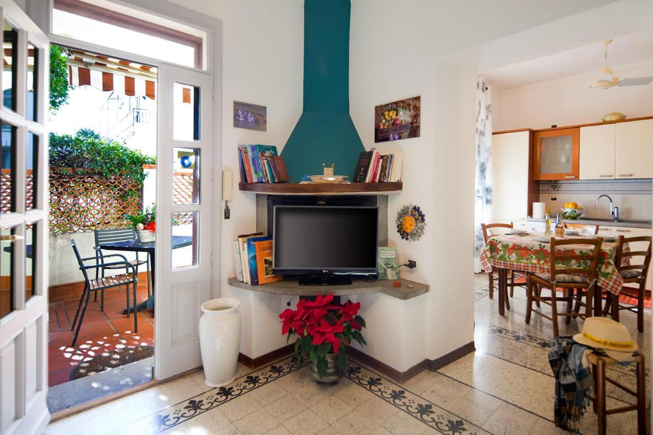 Casa Zafferano Guest House อัลเบงกา ภายนอก รูปภาพ
